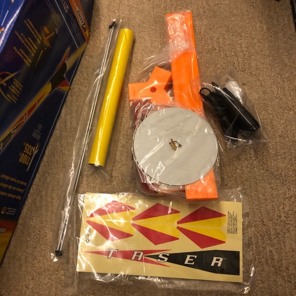 Taser Model Rocket Launch Set (Skill Level E2X) 047776014916 - Picture 3 of 3